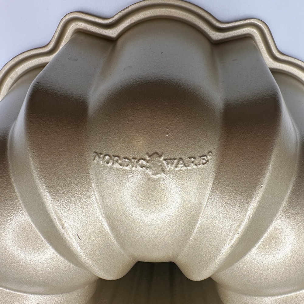 Nordic Ware Anniversary Bundt Pan - Picture 7 of 7
